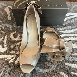 Enzo Angiolini Nude Heels with bow detail. Size 10. Worn a few hours.